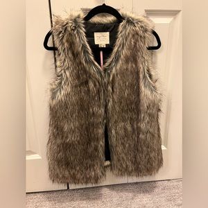 Evy’s tree faux fur vest “the Ivy”